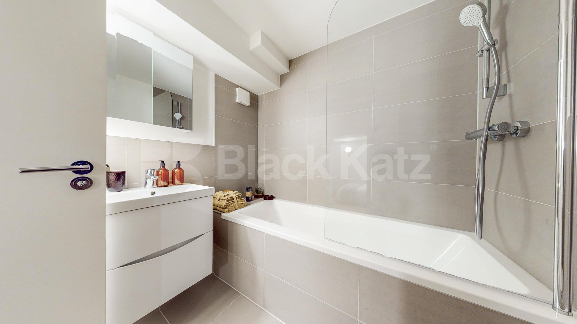 Modern studio apartment within a warehouse conversion in the trendy Dalston Springfield House lofts - Tyssen Street, Dalston